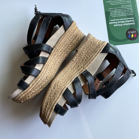 Earthies platform sandals, black leather, pvc, and rope - Picture 9 of 9